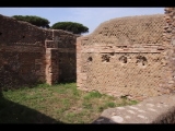 04382 ostia - regio i - insula xiv - caseggiato (i,xiv,9) - raum am suedende - hinterer raum - bli ri nordwesten - tuer in der nordwand - 09-2023.jpg